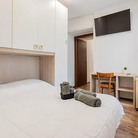 Hub Spacious Near Florence