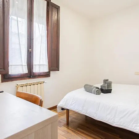 Hub Spacious Near Florence